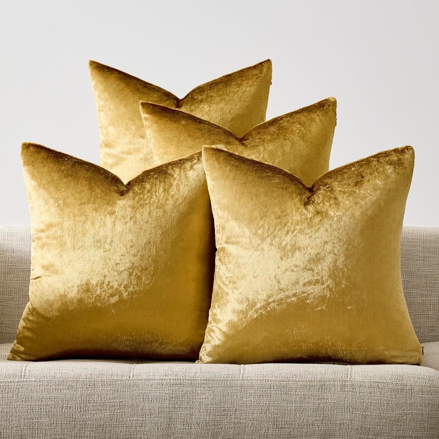 GIGIZAZA Velvet Gold Pillow Covers 18×18，Pack of 4 Decorative Throw Pillow Soft Covers Square Couch Pillow Modern Covers Living Room Luxury Cushion Covers